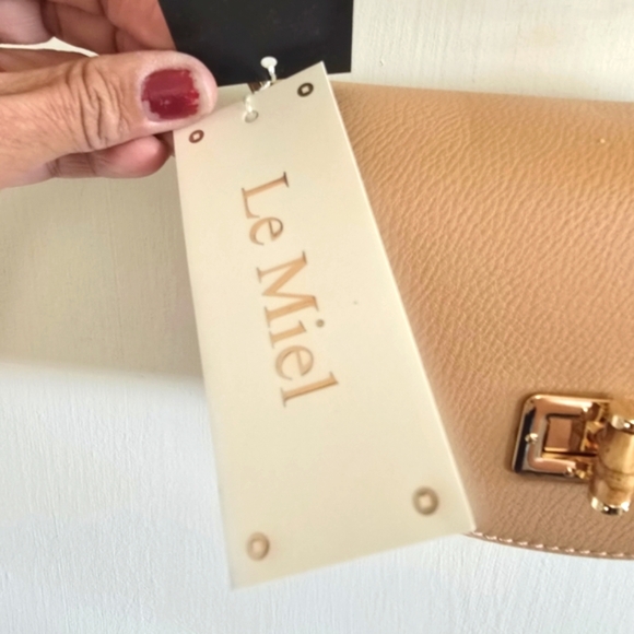 NWT Le Miel Beige Vegan Leather Crossbody Bag with Adjustable & Removable Strap - Picture 2 of 12